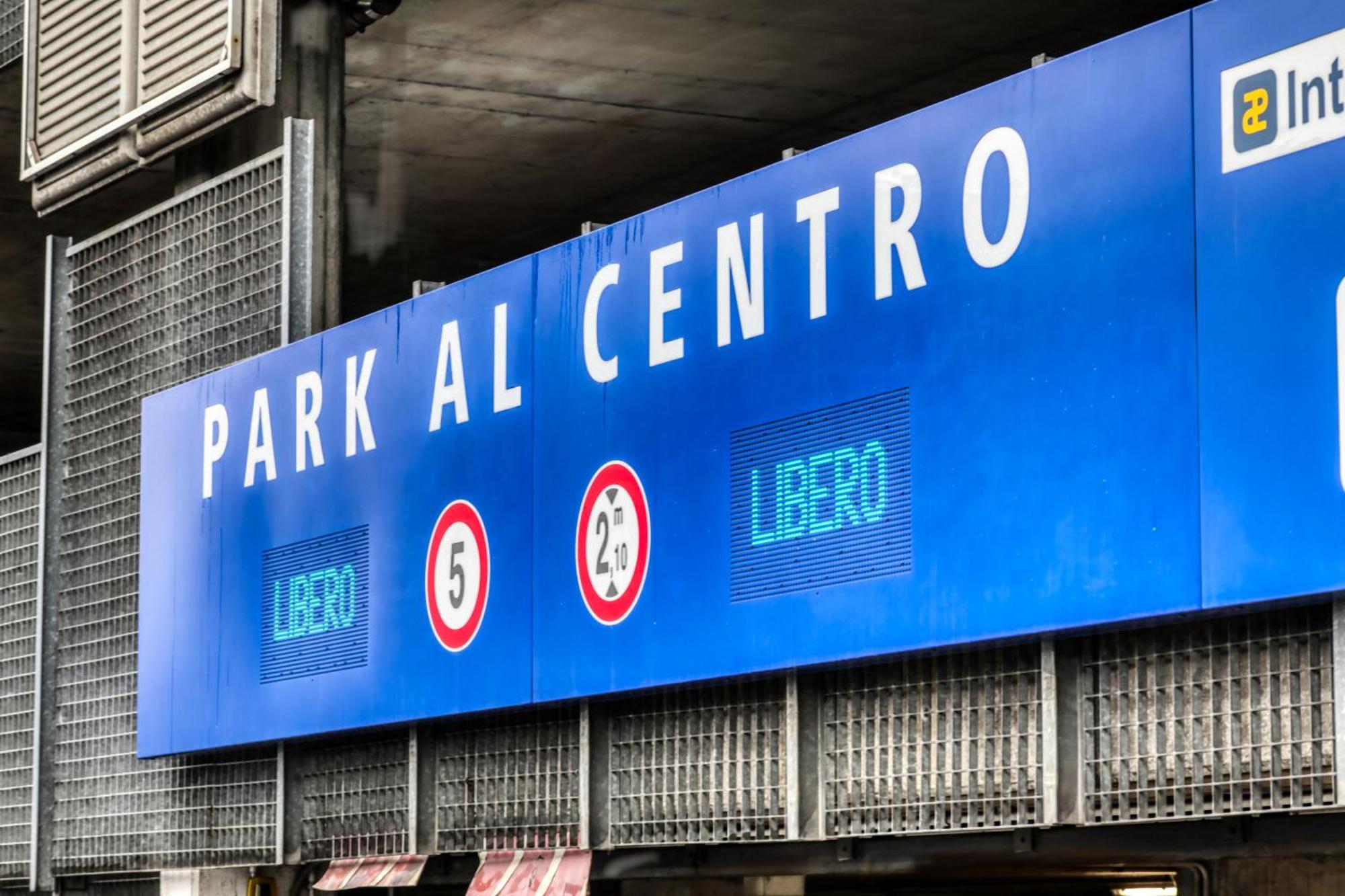 Suite Angolo Alla Stazione - Appartamento Con Terrazzo Panoramico Pavia Eksteriør bilde
